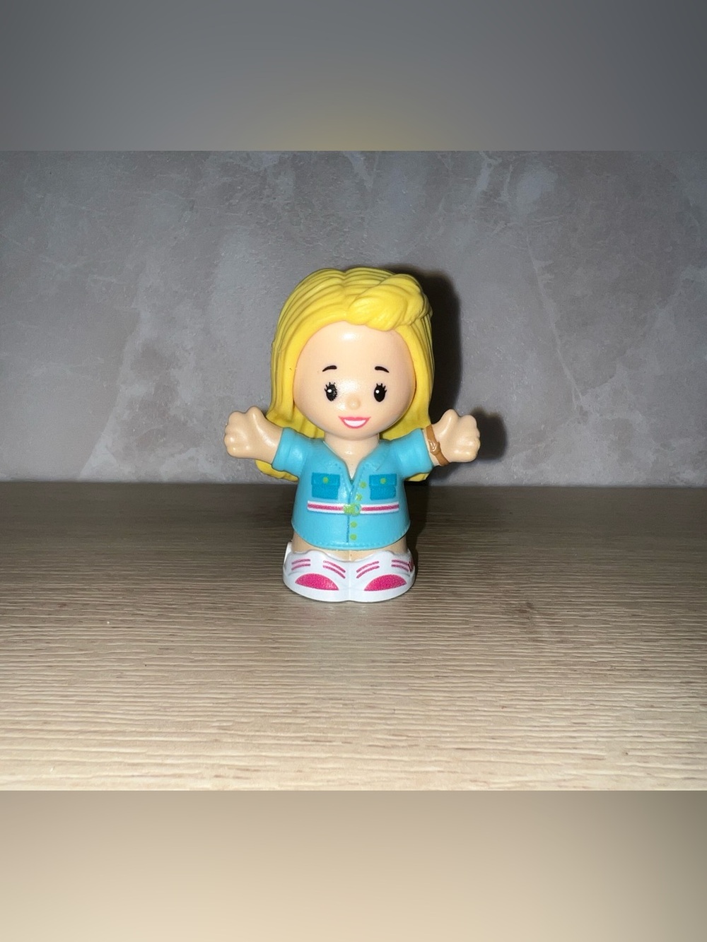 💖 Fisher-Price Little People Barbie DreamHouse Blonde Girl Figure